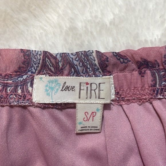 Off‎ the Shoulder Top - Picture 3 of 4